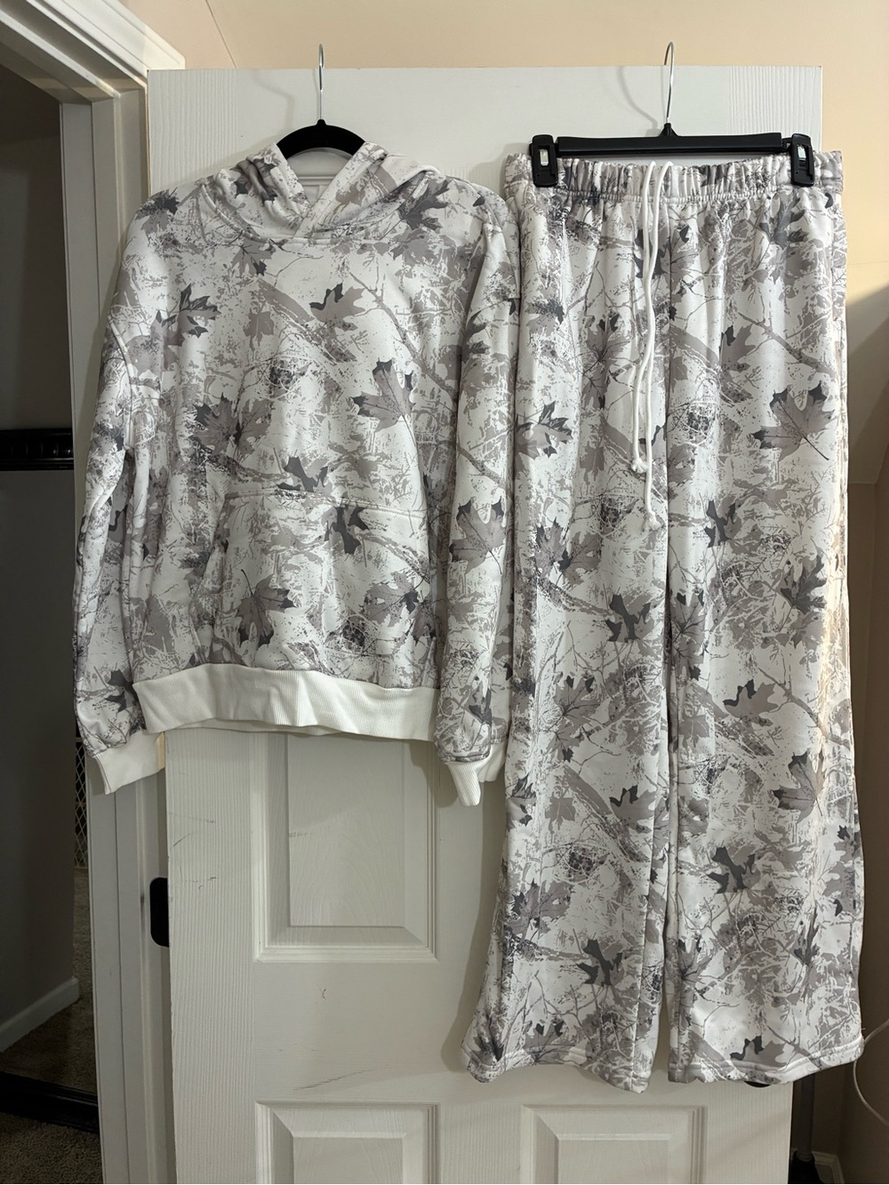 Woman’s Gray & White Camo Print Hoodie Leisure Set - Picture 1 of 2